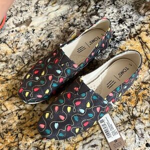 Tom’s Christmas light shoes size W7